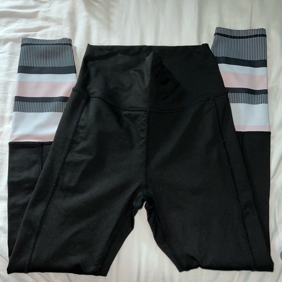 White Fox x Sarah’s Day legging, size xs/s, black w/ white+pink design at ankles - Picture 4 of 4